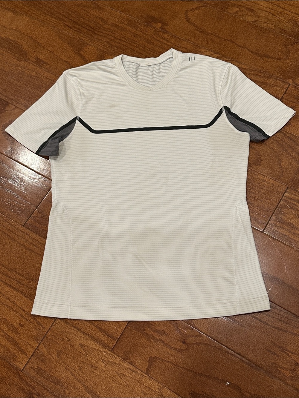 Lululemon Men's Sprint tech White Athletic Crew Neck Shirt with gray Trim